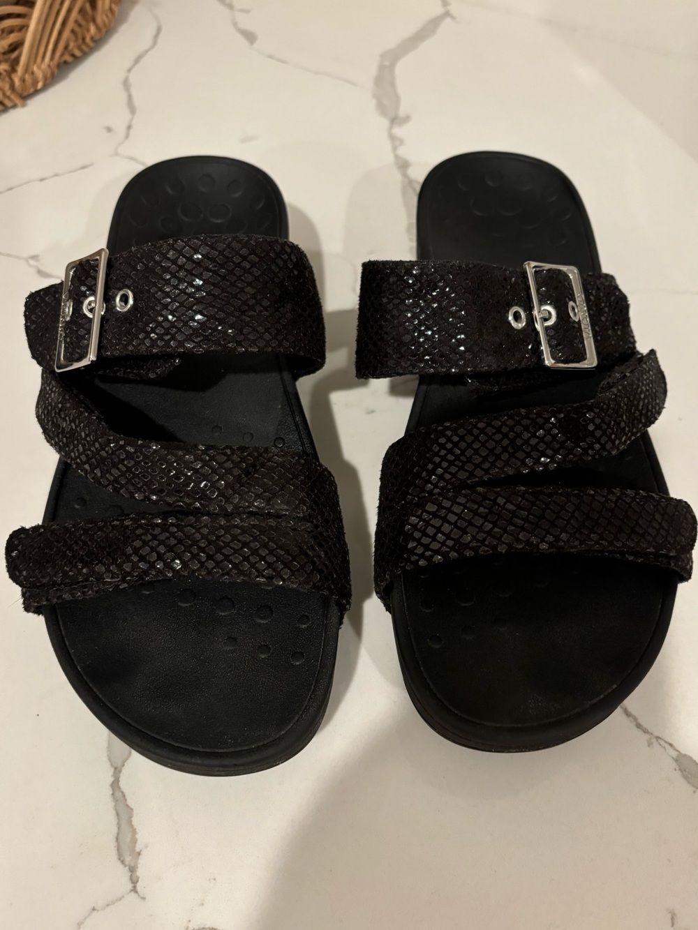 Vionic Rio Wedge Platform Black Reptile Embossed Sandals Buckles Womens Size 9 - Picture 4 of 12